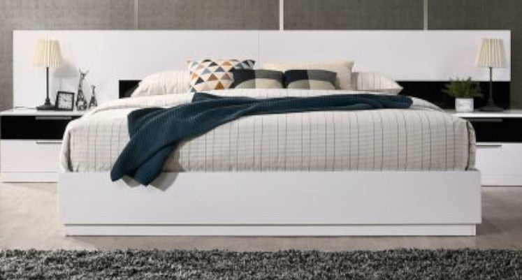 Bahamas White/Black Lacquer Wood King Bed